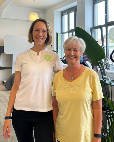 Patientin Petra Schön mit Therapeutin